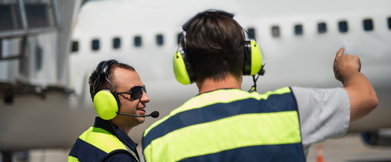 Normativa Aeronáutica: El Código Secreto del Auxiliar de Vuelo Profesional