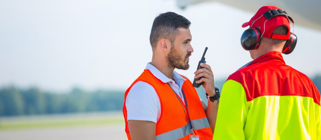 Normativa Aeronáutica: El Código Secreto del Auxiliar de Vuelo Profesional