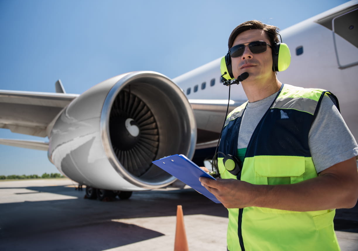 Normativa Aeronáutica: El Código Secreto del Auxiliar de Vuelo Profesional